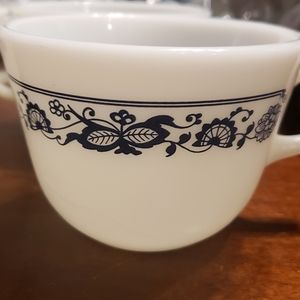 3 Vintage Pyrex old towm blue coffe cups